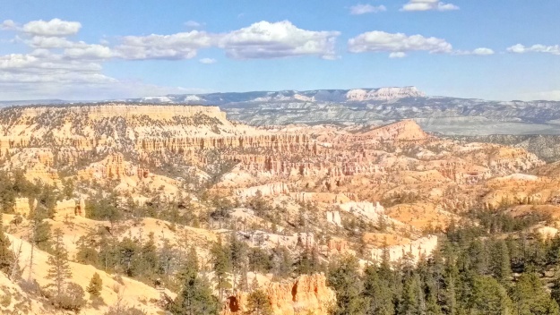 Overlooking the Bryce Canyon, thats not a canyon